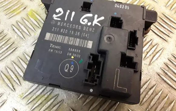 Mercedes-Benz E W211 Door control unit/module 2118201526 A2118201526
