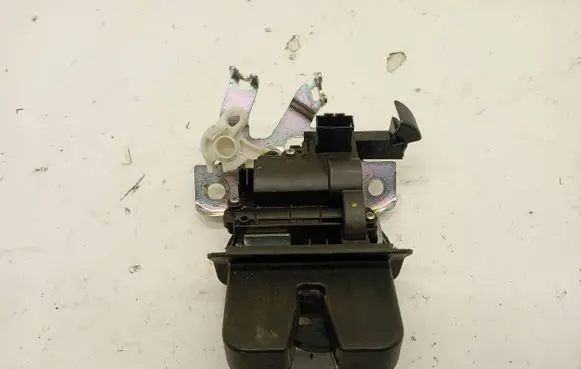 Audi A4 S4 B9 Tailgate/trunk/boot lock/catch/latch 8W0827503