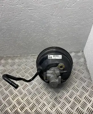 Audi A4 S4 B5 8D Brake booster 4B3612105A
