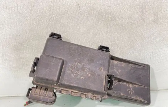 Volkswagen Golf IV Fuse module 1j0937550