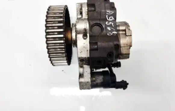 Mitsubishi Space Star Fuel injection high pressure pump 8200055072 0445010031