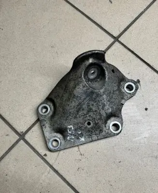 BMW 5 E60 E61 Engine mounting bracket 6776669 466110