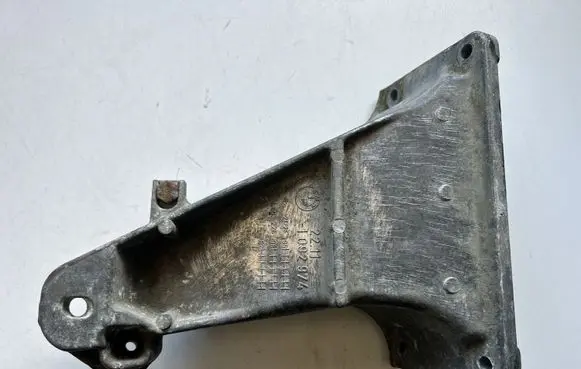 BMW 5 E39 Engine mounting bracket 1092974