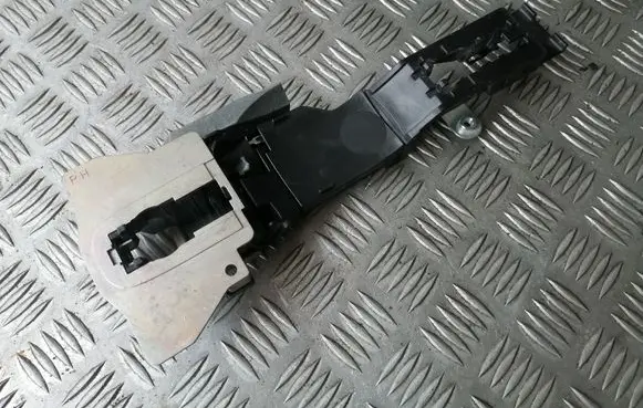 Nissan Leaf I (ZE0) Front door exterior handle/bracket 