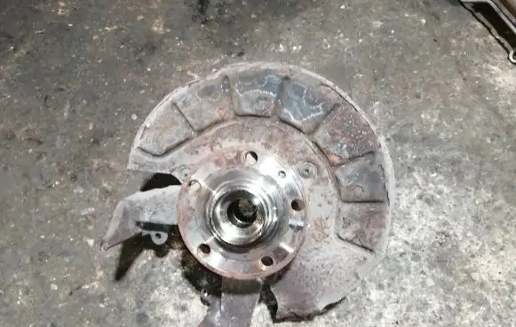 Volkswagen Caddy Front wheel hub