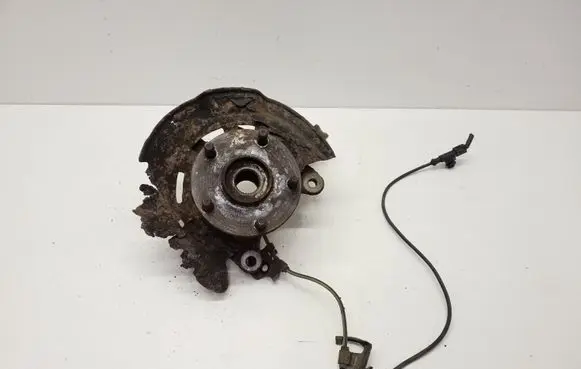Toyota Avensis T270 Front wheel hub
