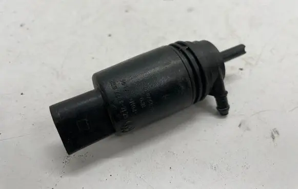BMW 3 F30 F35 F31 Windscreen/windshield washer pump 8377612
