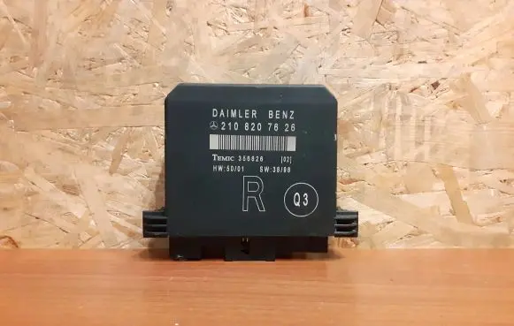 Mercedes-Benz E W210 Door control unit/module 2108207626 1556