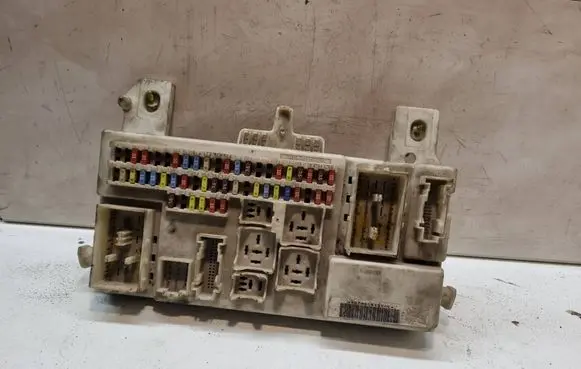 Ford Focus C-MAX Fuse module 4M5T14A073 6M5T14014