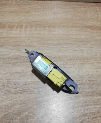 Toyota Prius (XW20) Airbag deployment crash/impact sensor 8983447020 1879000921