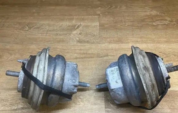 Engine mount vacuum valve