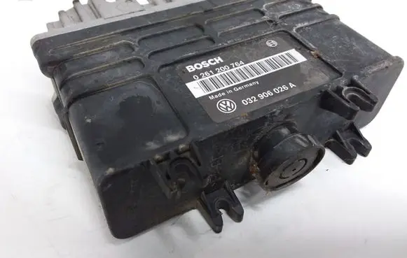 Volkswagen Golf III Engine control unit/module 032906026A 0261200764