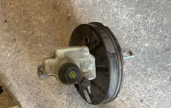 Volkswagen Caddy Brake booster 2K5614105