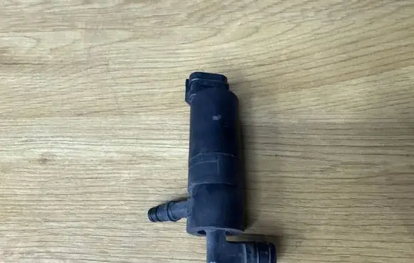 Toyota Auris 150 Headlight washer pump PBT306F