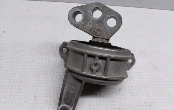 Opel Zafira B Engine mount bracket 13125627 24427298