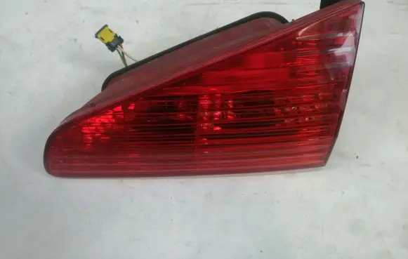 Peugeot 607 Tailgate rear/tail lights
