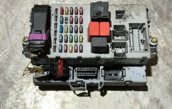 Fiat Punto (176) Fuse module 51735172NPL