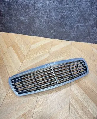 Mercedes-Benz E W211 Front grill A2118800583