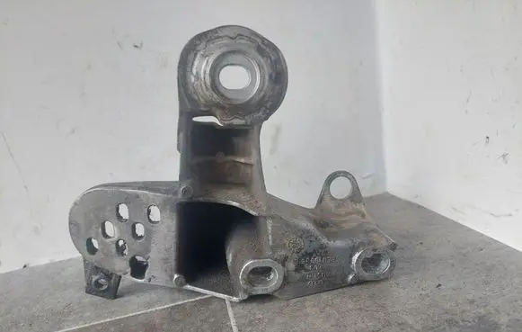Audi A4 S4 B6 8E 8H Engine mounting bracket 8E0199351C