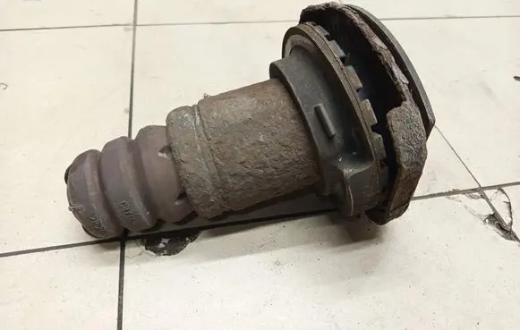 Volvo S60 Rear coil spring rubber mount 31255537