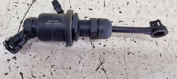 Nissan Juke I F15 Clutch master cylinder 306101KB0B