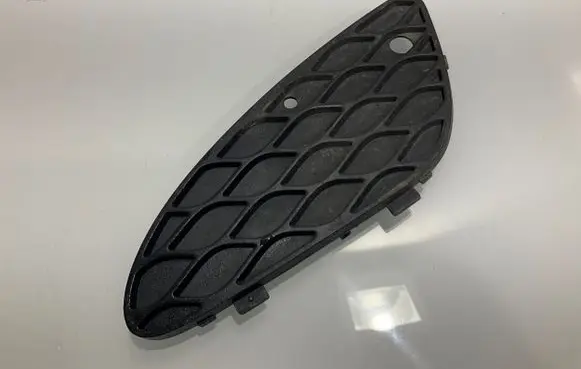 Mercedes-Benz E W211 Front bumper lower grill A2118850353 200024 2118850353