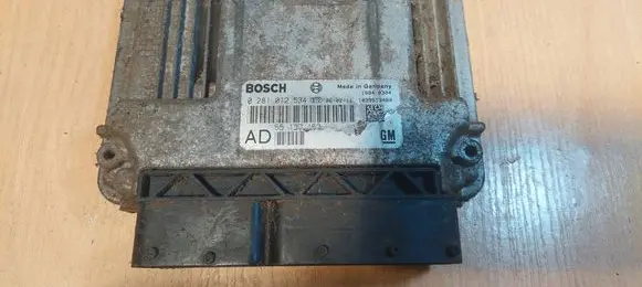 Opel Vectra C Engine control unit/module ECU 0281012534 55197150