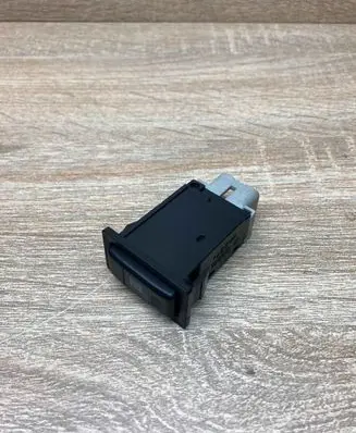 Toyota Avensis T250 Windscreen/window heater switch 153337