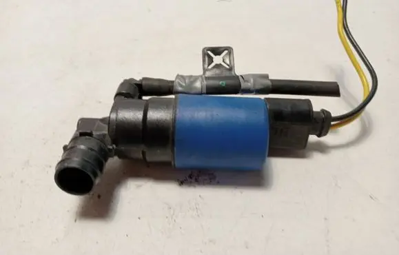 Jaguar F-Pace Windscreen/windshield washer pump AV6113K082AA