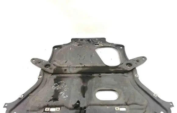 BMW 4 F36 Gran coupe Engine splash shield/under tray 6860952