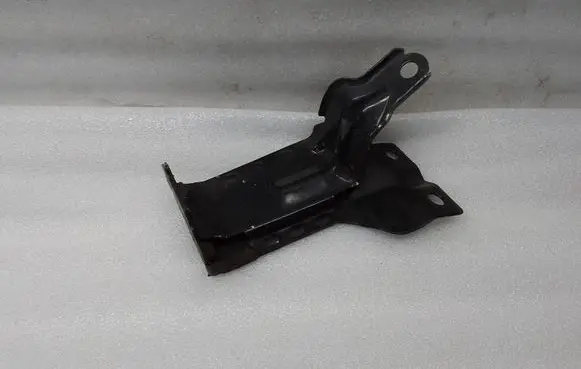 Volvo V60 Radiator mount bracket 31281931 B0900