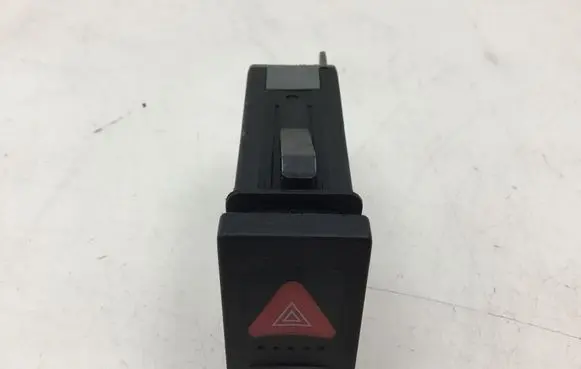 Volkswagen PASSAT B5 Hazard light switch 3B0953235B