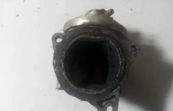 Volkswagen PASSAT B6 EGR valve 038131501AN