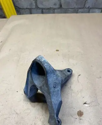 Audi Q7 4L Engine mounting bracket 7L8199308F