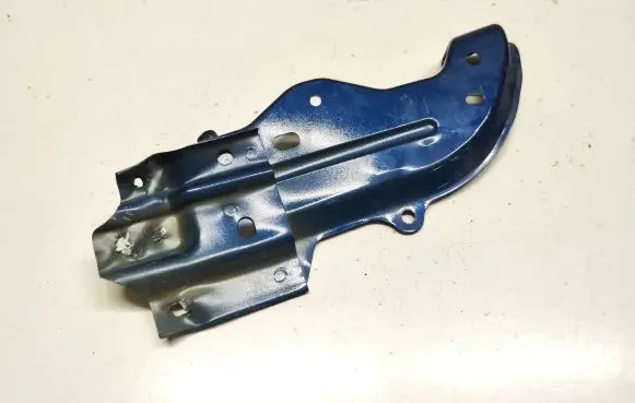 Tesla Model 3 Fender mounting bracket 109230400B 18353