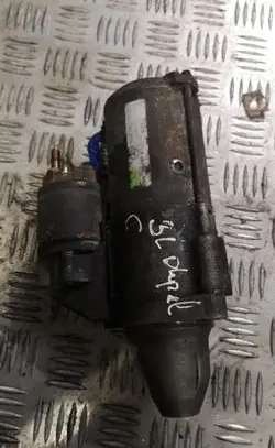 Mercedes-Benz C W204 Starter motor a0051517701
