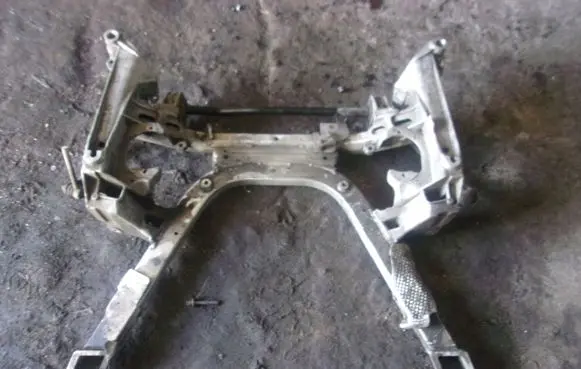 BMW 7 E65 E66 Front subframe 6752293