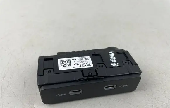 Seat Arona USB socket connector 575035736A