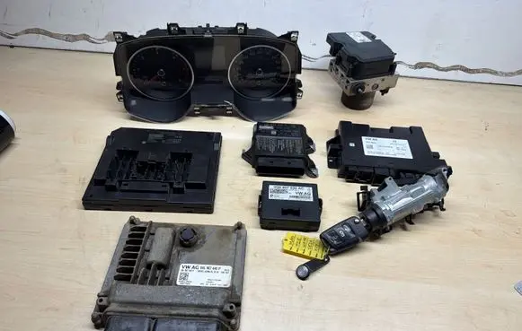Volkswagen Crafter Engine ECU kit and lock set 3Q0907530AC