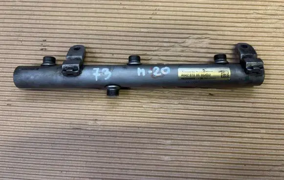 Mercedes-Benz E W212 Fuel main line pipe A6420700695 0606000205