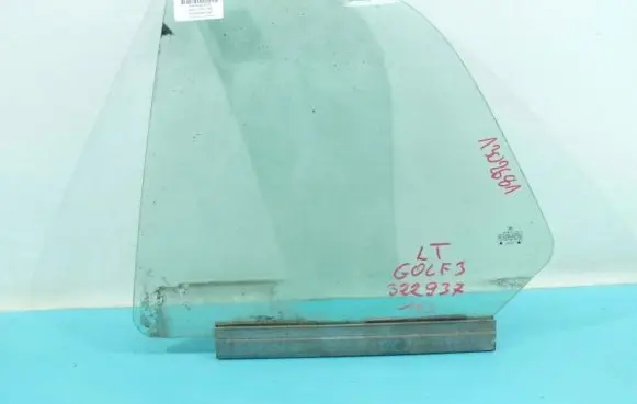 Volkswagen Golf III Rear side window IMPRK1302681