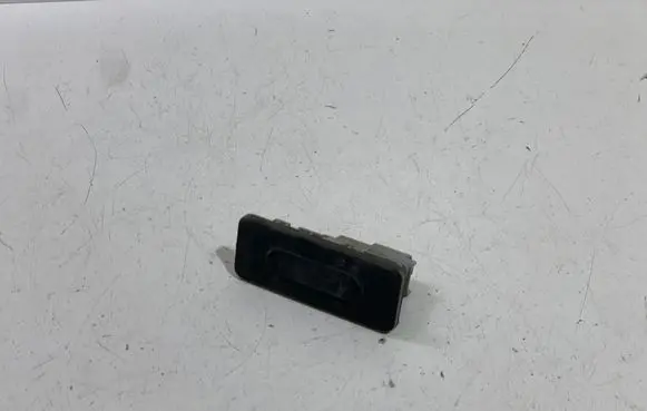 Tailgate opening switch
