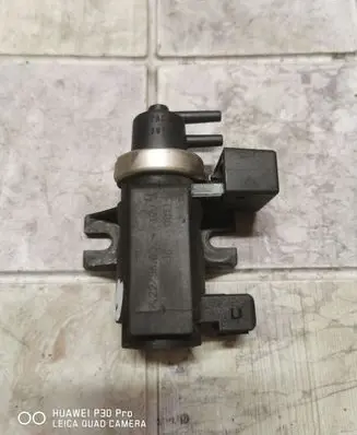 BMW 5 E39 Vacuum valve 72279600