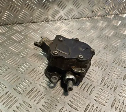 Volkswagen Golf V Vacuum pump