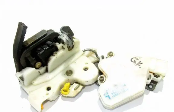Nissan Primera Rear door lock 8255379901