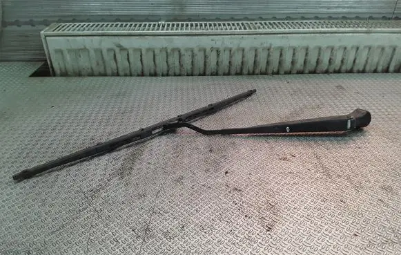 Nissan Patrol Y61 Windshield/front glass wiper blade 
