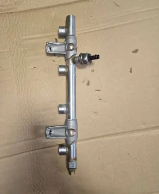 Volkswagen Tiguan Fuel main line pipe 06L133317L