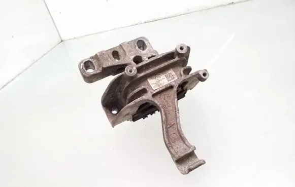 Volkswagen PASSAT B8 Engine mount bracket 5Q0199262BH