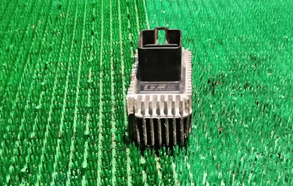 Glow plug pre-heat relay