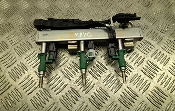 Lexus LBX Fuel distributor 2325015070
